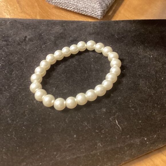 Elasticized Faux White Pearl Stretch Bracelet - Picture 4 of 4